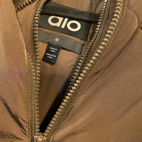 NWT Alo Yoga glacier puffer jacket ESPRESSO Size M - Picture 3 of 5